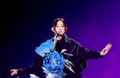 百人共唱活力之声！“光影绽放·中国电影120周年活力之夜”成都唱响