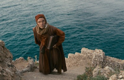 《但丁之手》发布剧照 奥斯卡·伊萨克饰两角