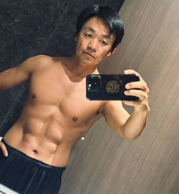 王宝强晒《唐探1900》训练照 肌肉线条超吸睛 -5