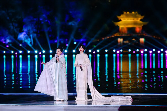 电影频道联合小红书呈现「春天开幕式」，赵雅芝何赛飞刘亦菲等百位嘉宾西湖揭幕春天 -10