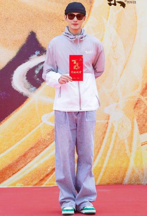 徐正溪时隔一年惊喜复出，亮相横店新剧开机仪式现场 -1