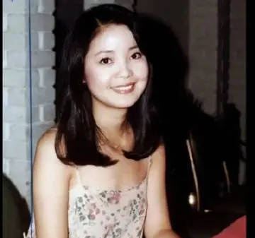 乐坛重磅：邓丽君生前未发布歌曲《情歌最爱夜雾时》或将于6月上线 -1