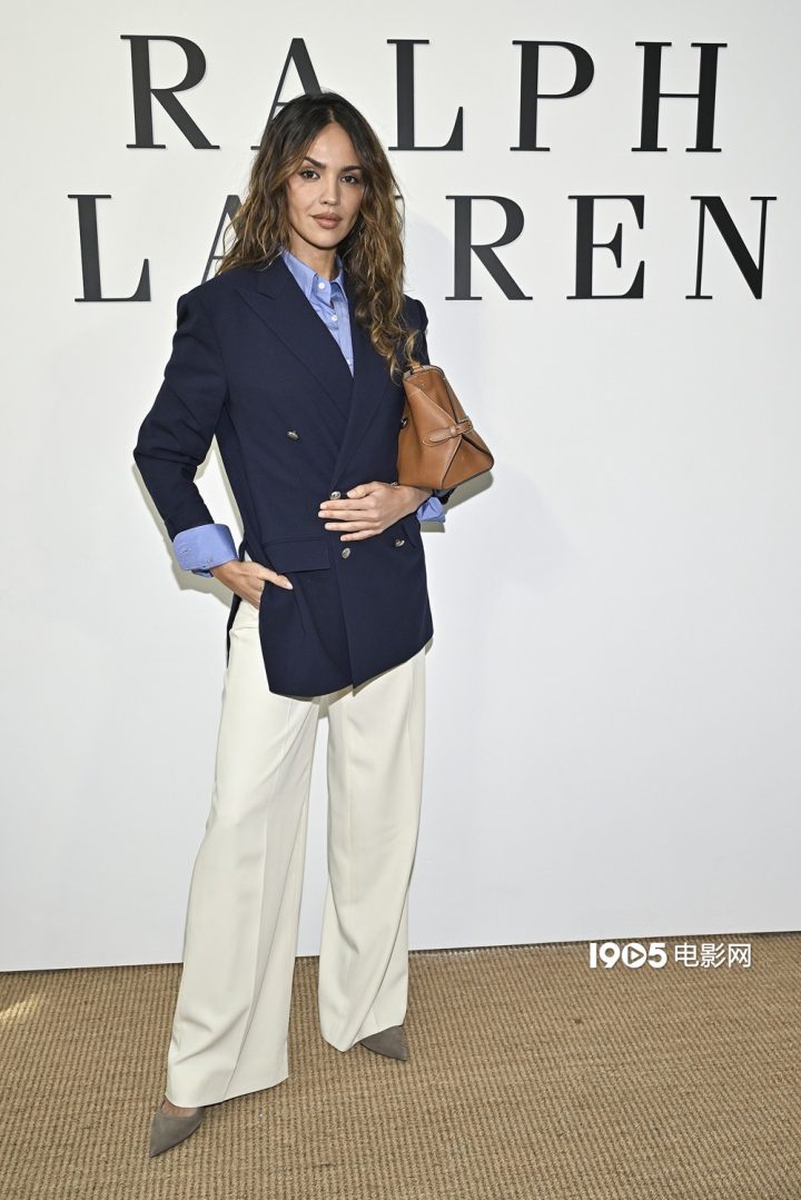 安妮·海瑟薇、林志玲同框 同场还有艾莎·冈萨雷斯 -2