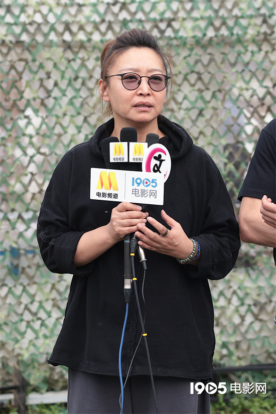 影武堂与中戏合作启幕 吴京意外受伤戴沈腾脖套 -6