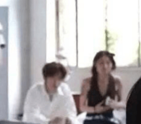 时代峰峻辟谣贺峻霖恋情：网传女性仅为合作的导演组人员 -2
