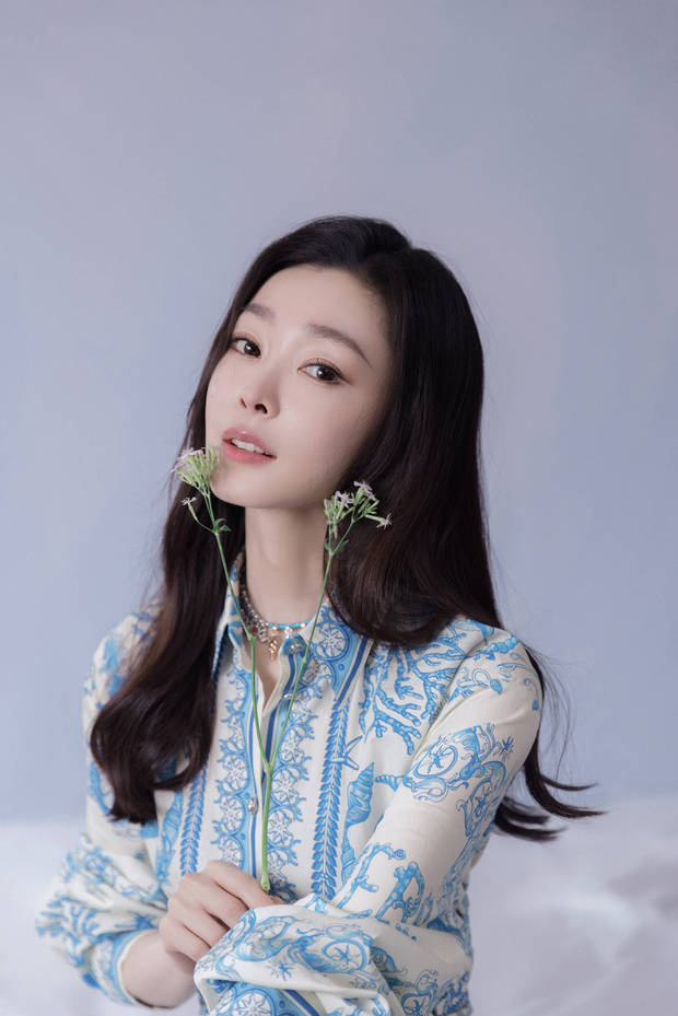 宋轶中式刺绣装美似青瓷，手拈繁花勾勒诗意画卷 -4