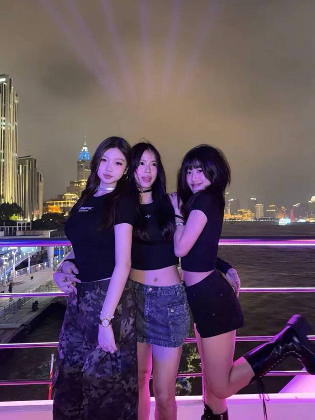 贾静雯钟丽缇女儿同台，美腿修长吸睛尽显青春时尚 -5