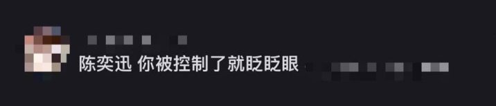 街头偶遇陈奕迅！与路人双手交叉拘谨合影 -4