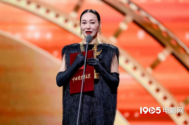 从湾仔乞讨到华表影后，65岁的她活成真正大女主! -2