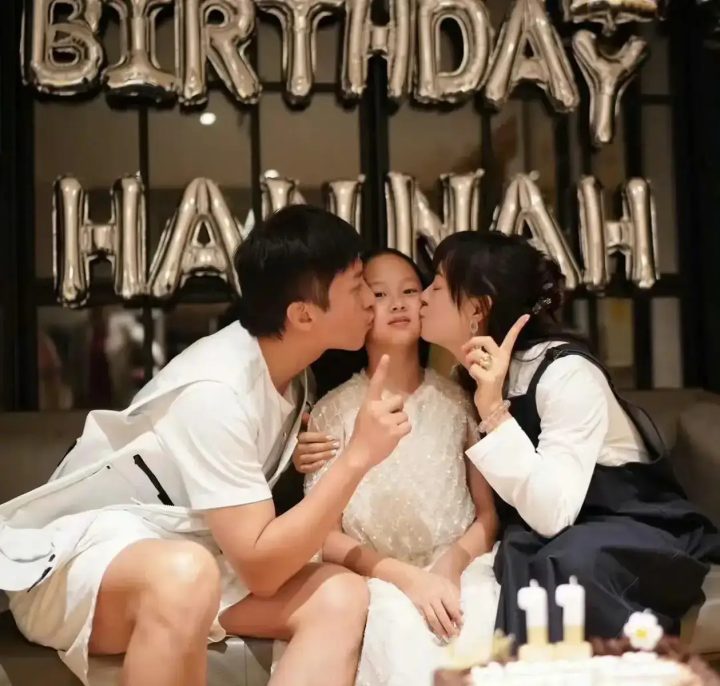 邓超孙俪亲手为小花做蛋糕 全家为女儿庆祝11岁生日 -1