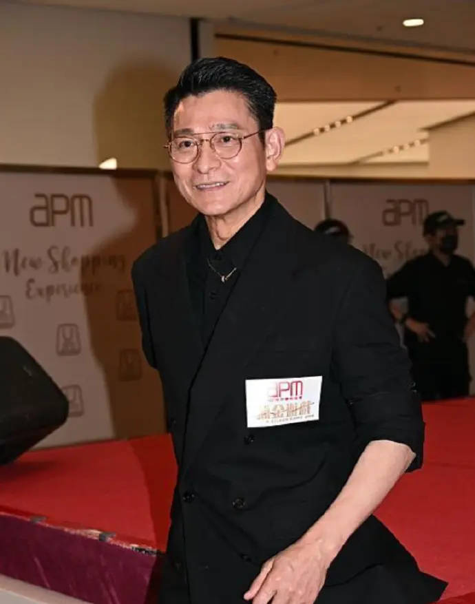 刘德华回应王晶爆料：并不介意，大家都知道 -1