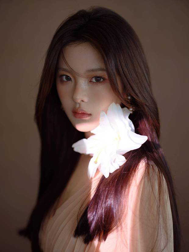 杨超越粉色裙装搭配橙系妆容 甜欲风造型惊艳 -5