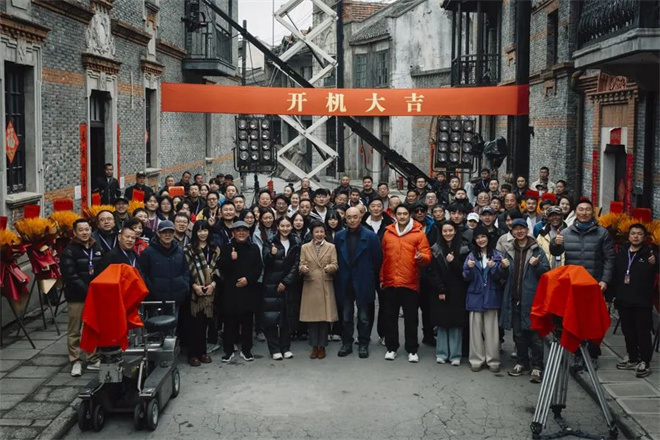 周星驰张艺谋新片开机，这500多部影片燃起来了! -7