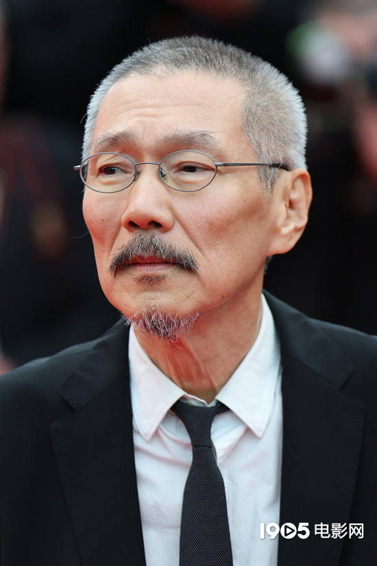 戛纳红毯颁新规后…刘晓庆龚俊是枝裕和等亮相！ -3