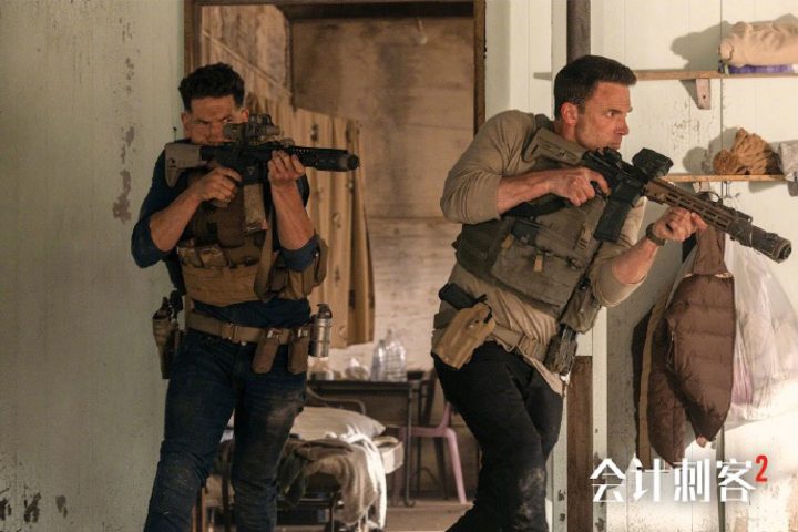 年度动作大片《会计刺客2》全国热映 兄弟联手火力全开 -3