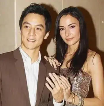 吴彦祖为妻Lisa庆生，直言美好年华在后 -2