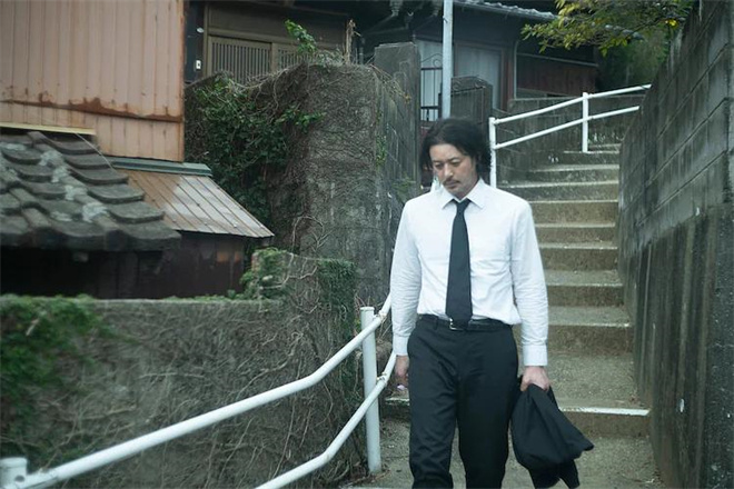 入围上影节！小田切让松隆子《夏日沙上》曝剧照 -1