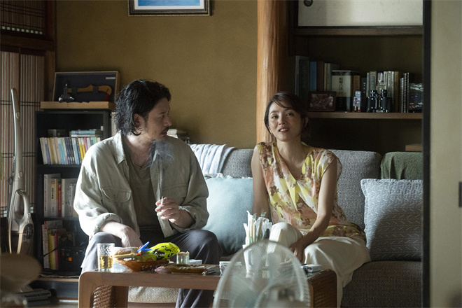 入围上影节！小田切让松隆子《夏日沙上》曝剧照 -2