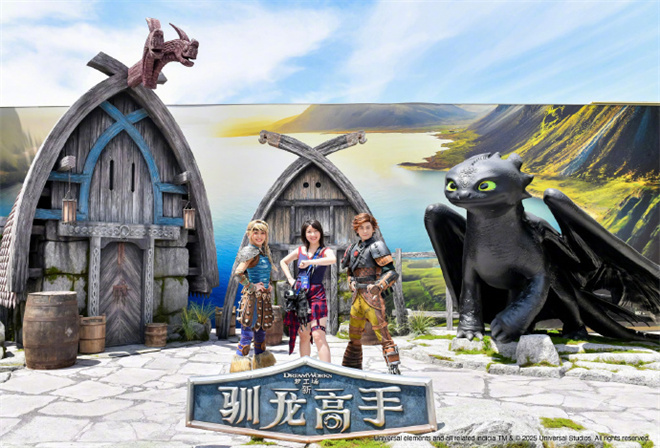 《新驯龙高手》首映 小嗝嗝没牙仔亮相环球博克岛 -1