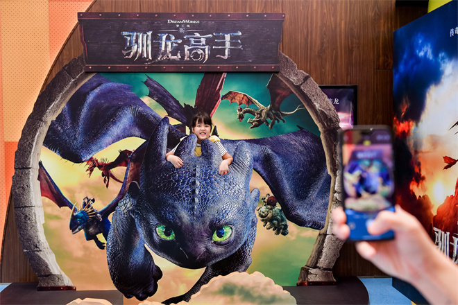 《新驯龙高手》首映 小嗝嗝没牙仔亮相环球博克岛 -3