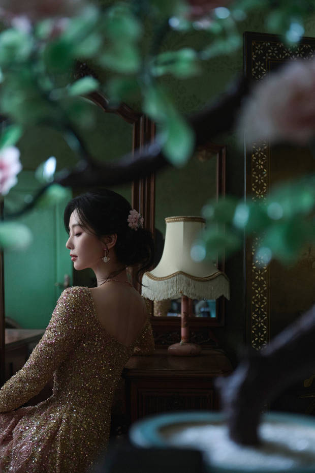 刘诗诗穿金粉刺绣裙美如画，东方古典风情诠释优雅迷人气质 -6