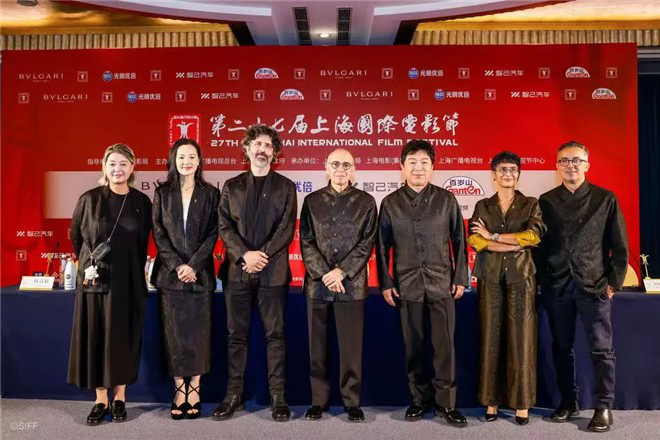 黄渤、咏梅亮相上影节评委会，畅谈评选准则