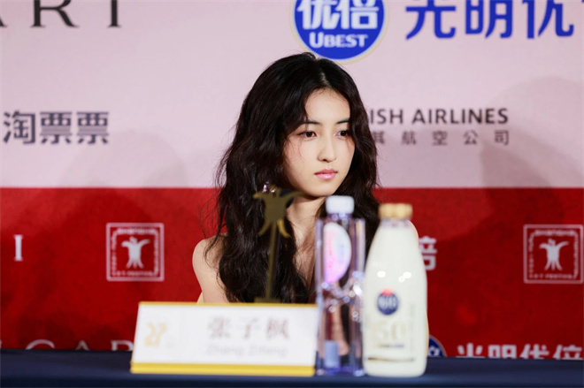 亚新奖评委见面会 董子健张子枫分享新人时期经历 -4