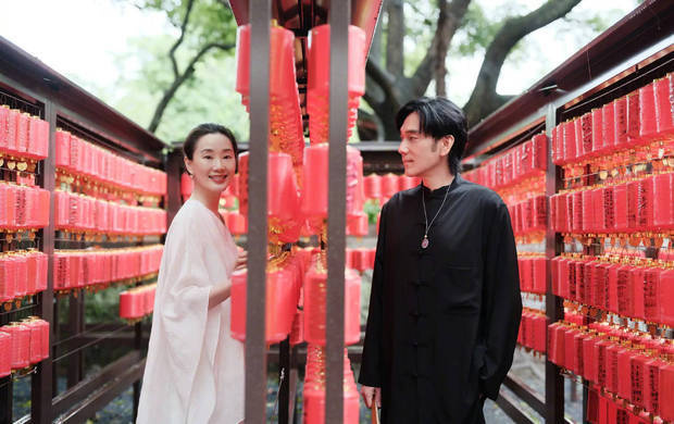 林依轮分享与妻子西华30周年合影！同框笑容温馨治愈，岁月不败恩爱真情 -2