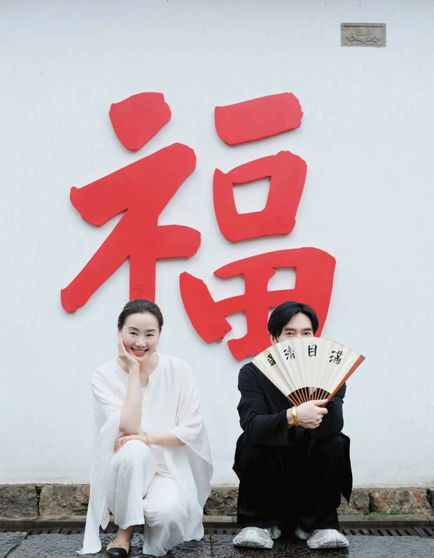 林依轮分享与妻子西华30周年合影！同框笑容温馨治愈，岁月不败恩爱真情 -4