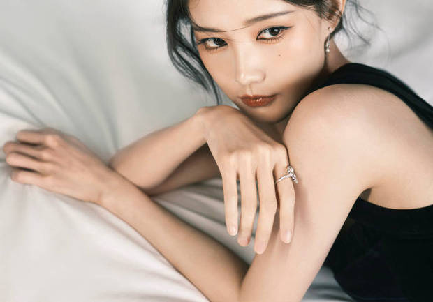李一桐深V礼服+全包眼线！骨感身材A爆全场 -4