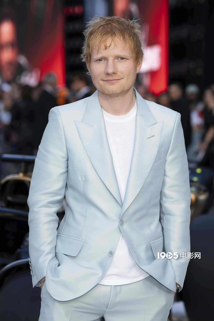 皮特与阿汤哥《F1》首映重聚，黄老板加盟助阵