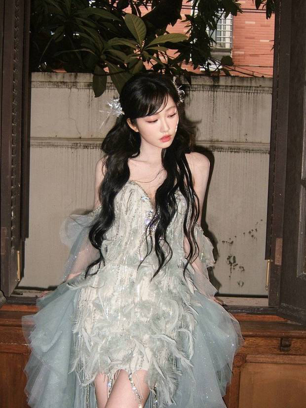 杨肸子晒夏日随拍 麻花辫造型青春感爆棚 -9