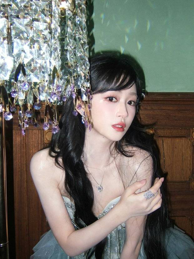 杨肸子晒夏日随拍 麻花辫造型青春感爆棚 -7