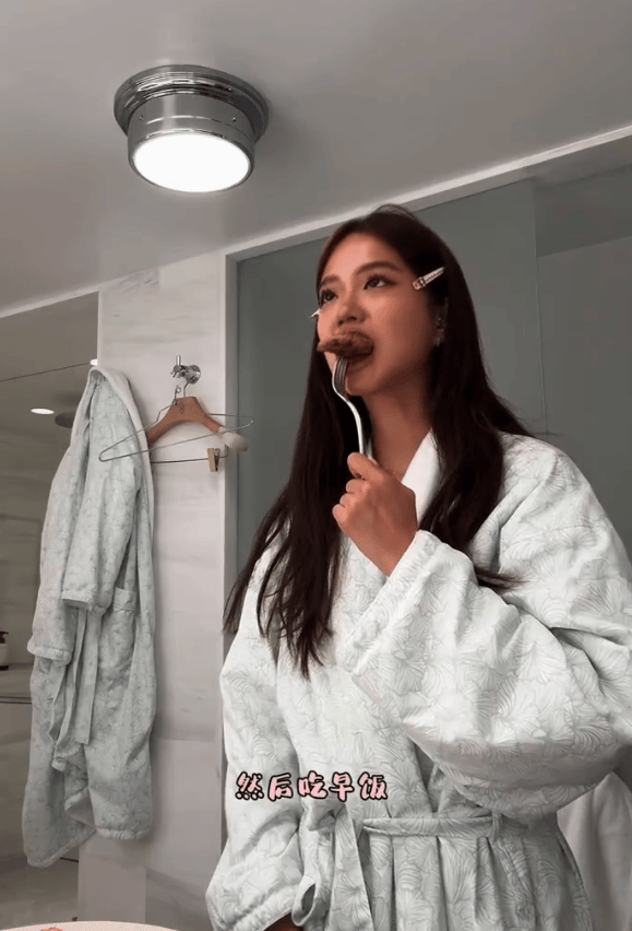 钟丽缇两女儿美国拍vlog！Jaden考拉混血颜值太吸睛 -5