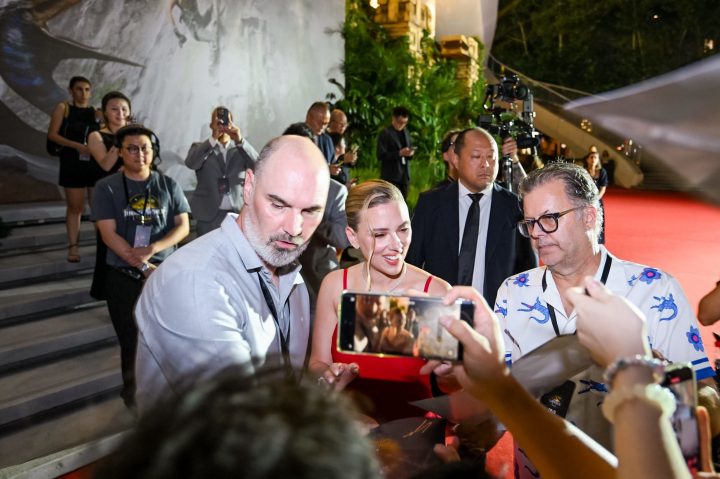 《侏罗纪世界：重生》中国首映礼斯嘉丽红裙亮相 龙霸今夏征服观众 -6