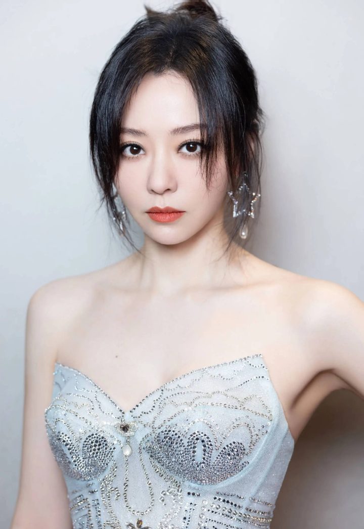 张靓颖谈脚踝伤：预计“几天”可恢复