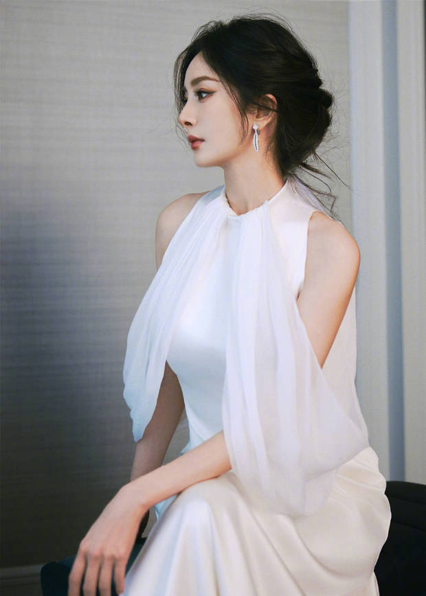 杨幂化身“白月光”美人！清新脱俗气质优雅 -3