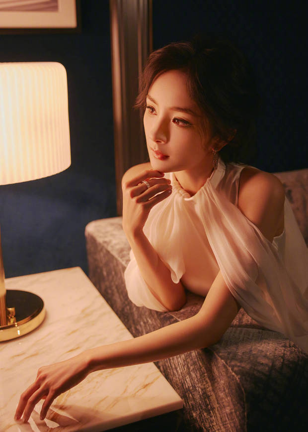 杨幂化身“白月光”美人！清新脱俗气质优雅 -5