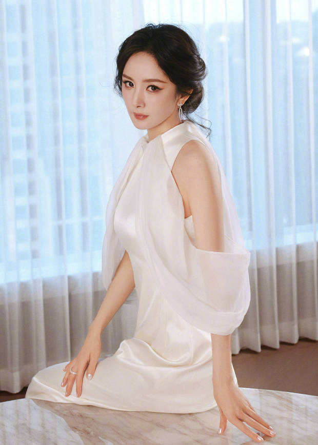 杨幂化身“白月光”美人！清新脱俗气质优雅 -8