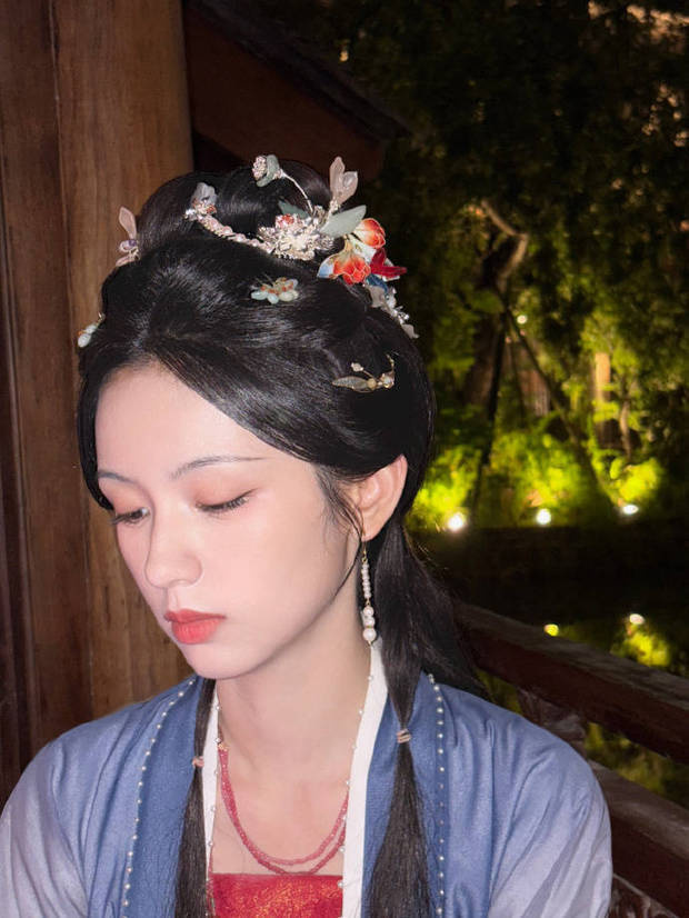 周也古装花絮九宫格氛围感拉满，从侠女到贵女切换自如尽显全能 -8