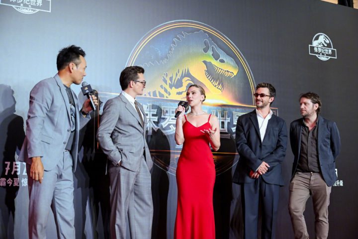 预售破千万，斯嘉丽·约翰逊携剧组亲临《侏罗纪世界4》中国首映礼 -1
