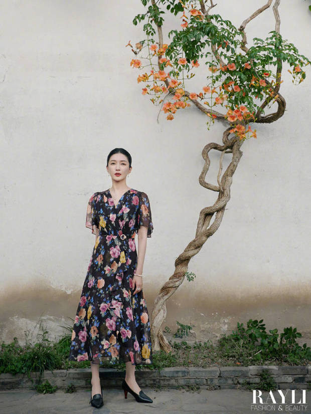 江疏影登杂志穿中式绣花裙，东方韵味尽显其中 -3