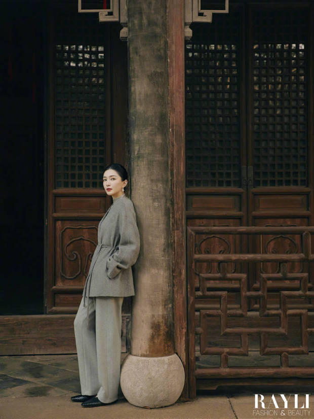 江疏影登杂志穿中式绣花裙，东方韵味尽显其中 -6