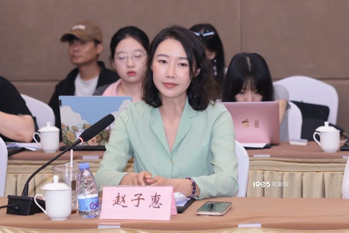 《在人间》研讨会举办 尹昉谈与赵丽颖等演员合作 -3