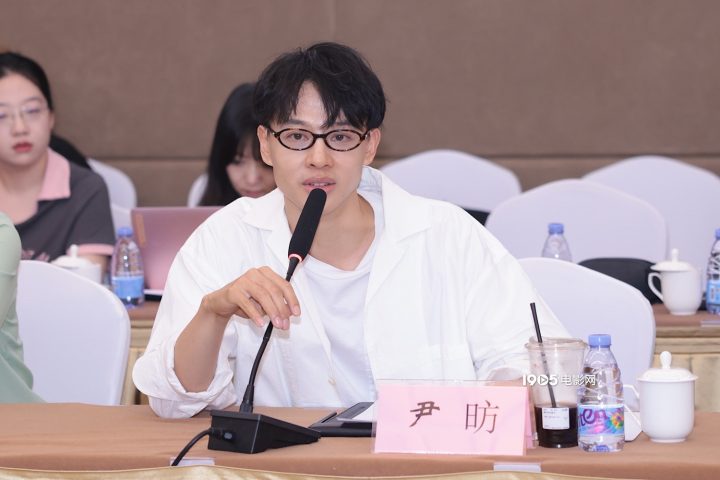 《在人间》研讨会举办 尹昉谈与赵丽颖等演员合作 -4