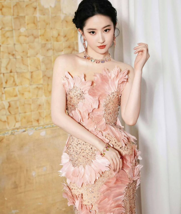 王晶：刘亦菲不是天赋型演员 但很拼努力非常有观众缘 -2