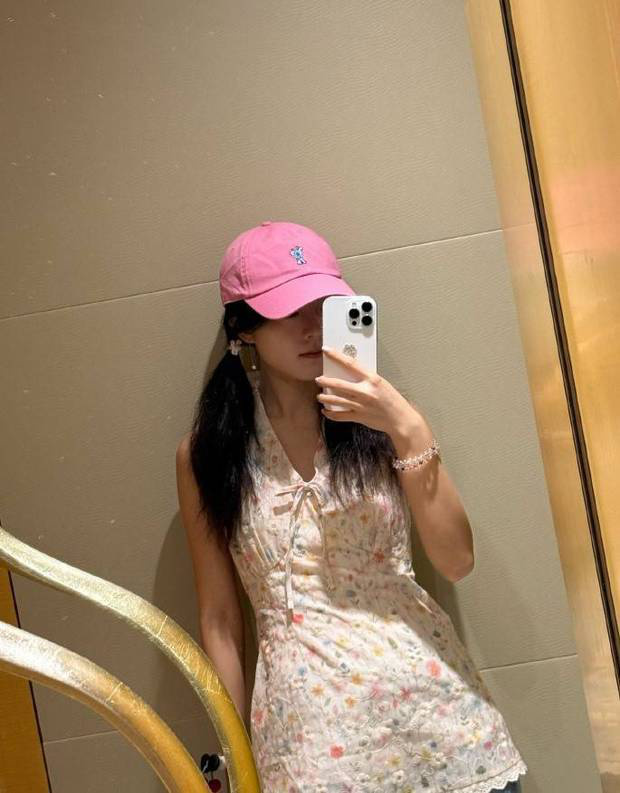 赵今麦双马尾搭配挂脖碎花上衣，活泼少女感溢出屏幕 -5