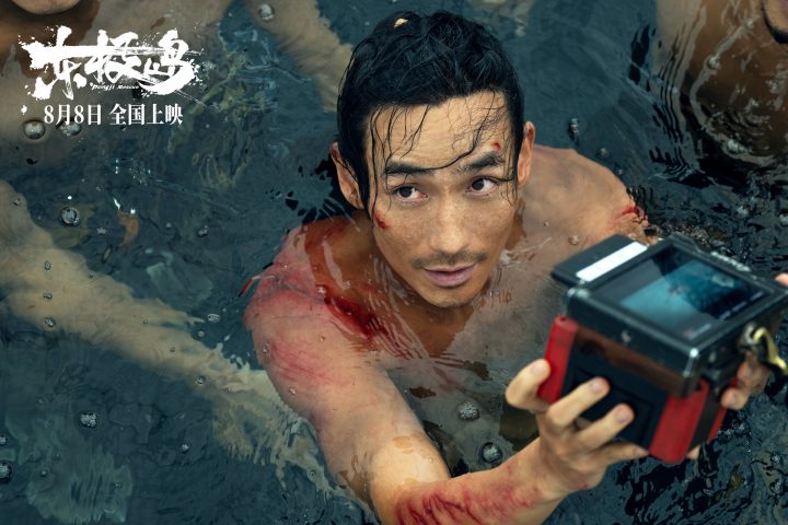 电影《东极岛》发布“上岛下海”演员特辑 “改头换面”式演绎观众感叹“认不 -2