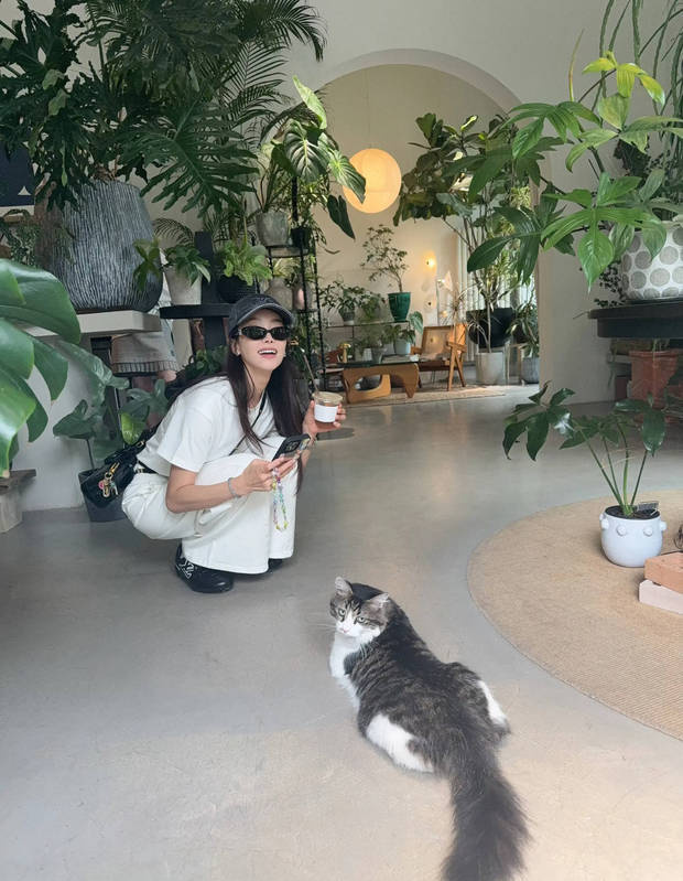 宋茜陈梦同框晒合影！外出享美食互动温馨，心情大好状态佳 -5