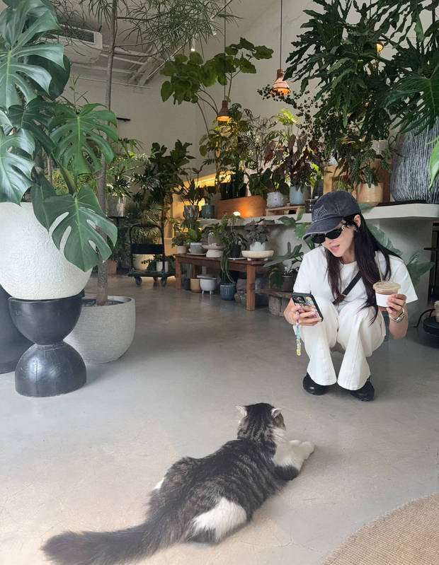 宋茜陈梦同框晒合影！外出享美食互动温馨，心情大好状态佳 -6